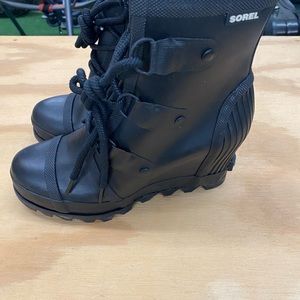 Sorel Black Sea Salt Ankle Boots Size 7